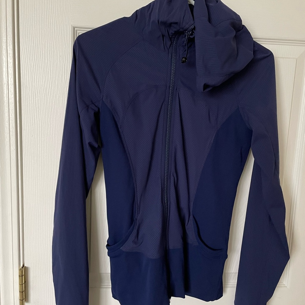 Lululemon In Flux Jacket size 6 - Grape. Reversible. Excellent condition.